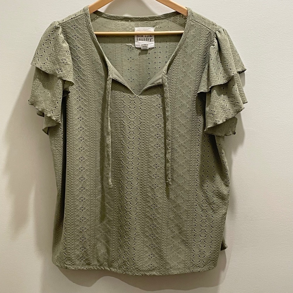 New York Laundry Sage Green Ruffle Sleeve Eyelet Blouse Plus Size 1X Split Neck